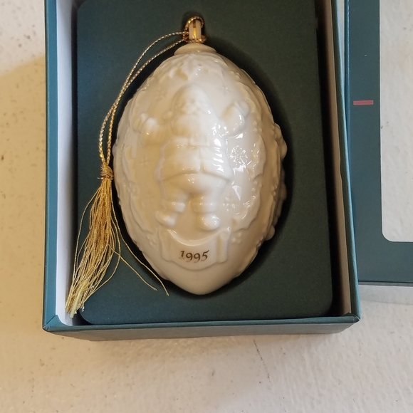 Lenox Porcelain 1995 Santa Claus Gold Trim Hanging Ornament - Picture 3 of 11